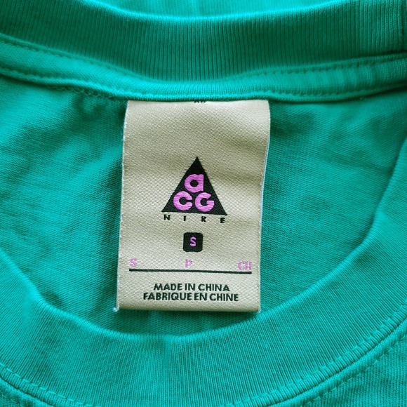 ACG Nike Embroidered Logo T-shirt Green Yellow Logo Sz Small - Picture 4 of 6